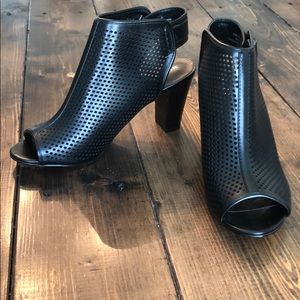 Open toe ankle bootie/heel